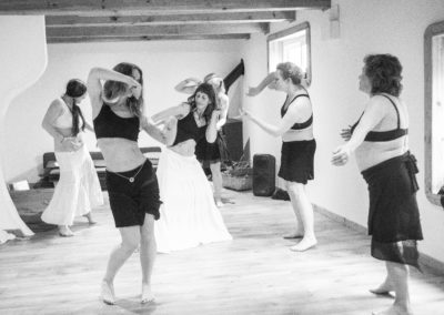 Mujeres danzando