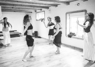Mujeres danzando