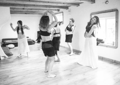 Mujeres danzando